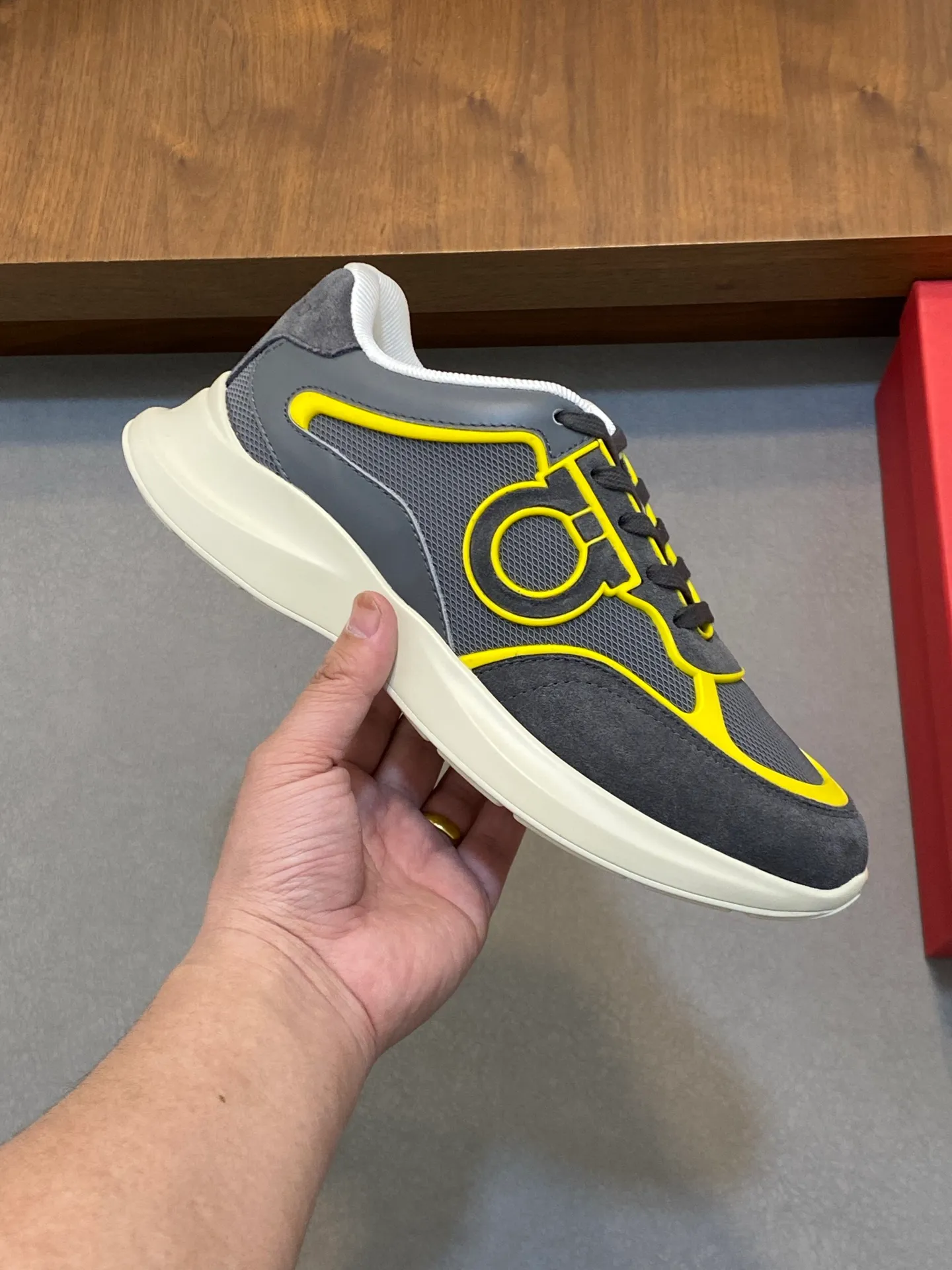 Men's men's shoes 💰700 [Ferragamo] Ferragamo - High-end quality original order - Upper: original cow suede leather with breathable mesh, brand logo sewn on the shoe body - Lining: brand canvas, foot pads; water-dyed cowhide - Outsole: rubber outsole - Super high quality control·Fine workmanship: Prominent (high-end·luxury·grade) Size: 38-44 (38 45, can be customized)